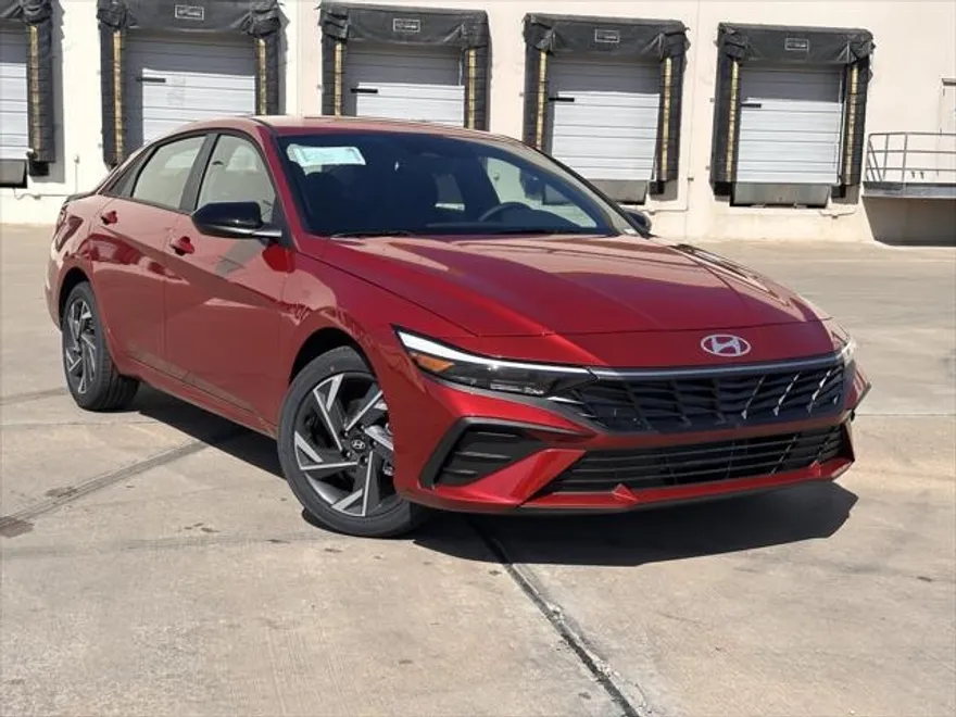 2025 Hyundai Elantra SEL Sport photo 1