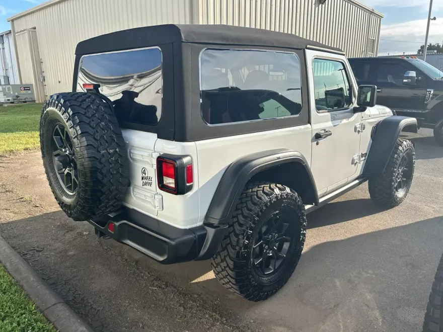 2024 Jeep Wrangler Willys photo 4