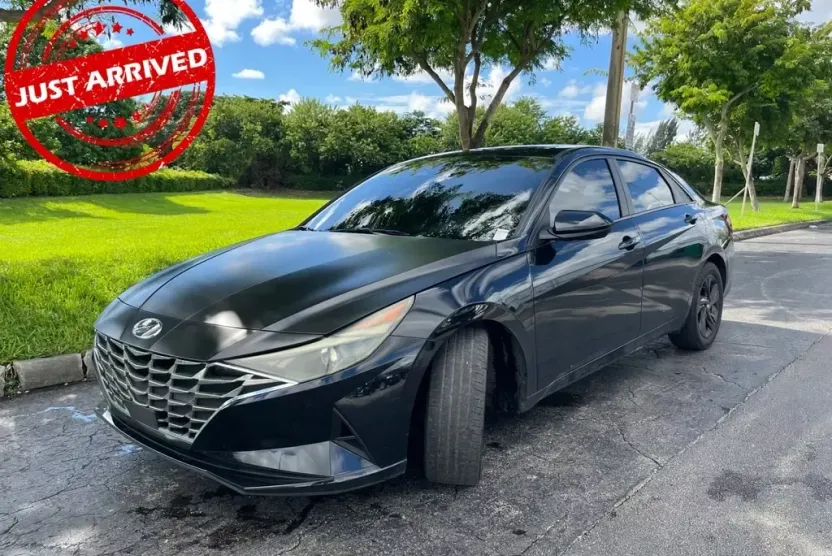 2021 Hyundai Elantra SEL photo 1