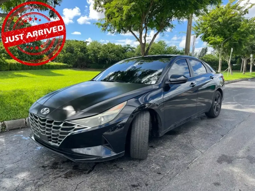 2021 Hyundai Elantra SEL photo 1