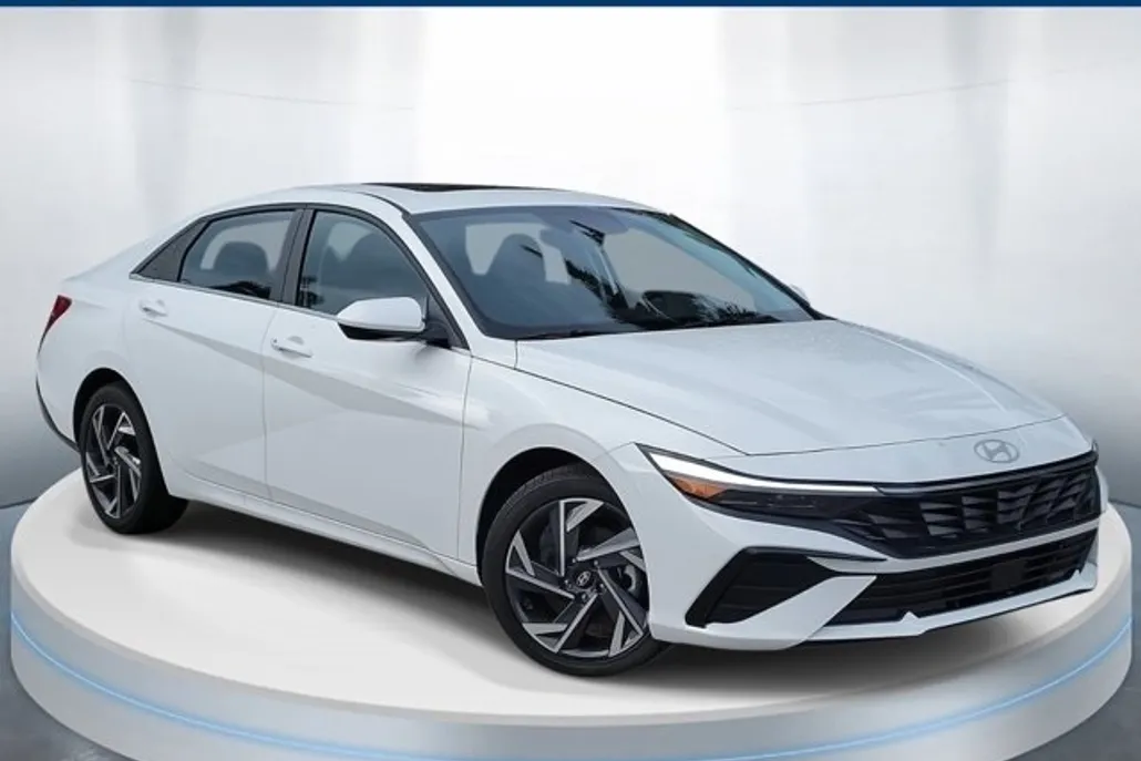 2025 Hyundai Elantra SEL Convenience photo 1