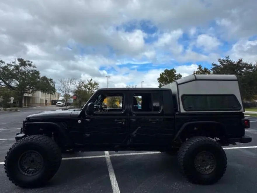 2020 Jeep Gladiator Sport photo 1