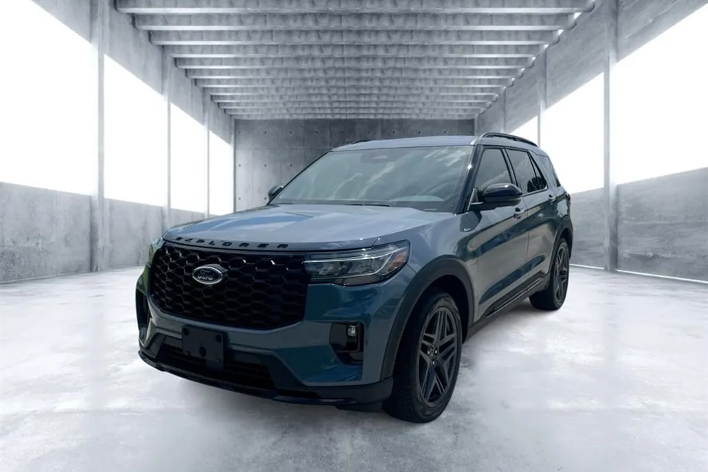 2025 Ford Explorer ST-Line photo 1