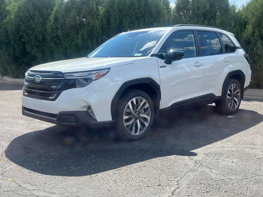2025 Subaru Forester Touring photo 1