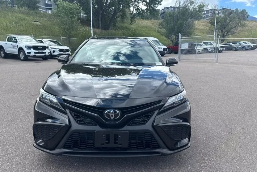 2022 Toyota Camry SE photo 1