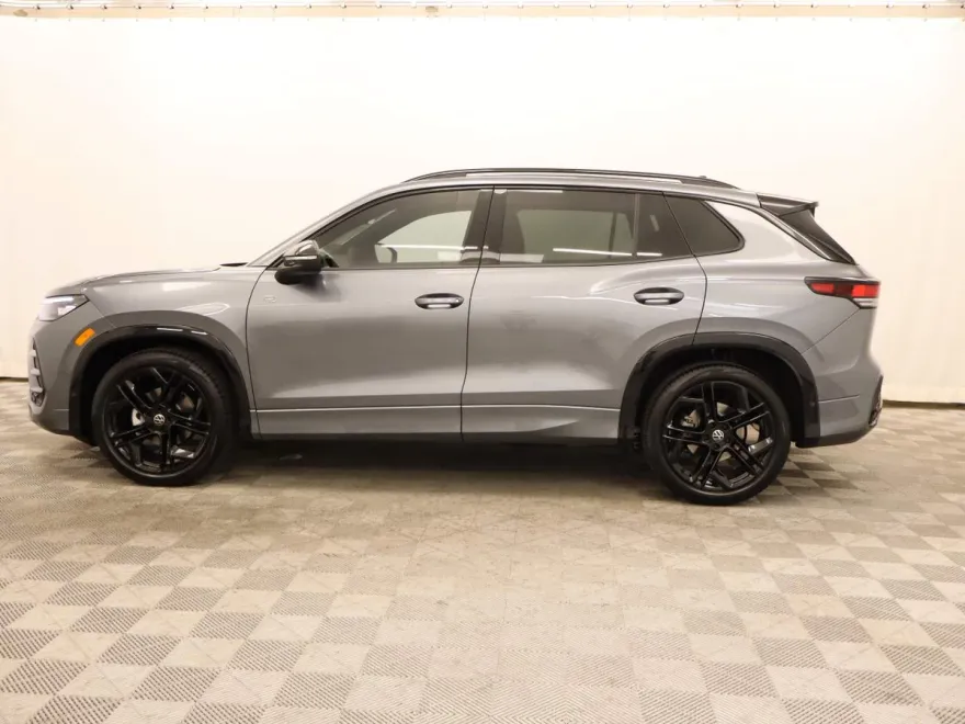 2025 Volkswagen Tiguan SE R-Line Black photo 1