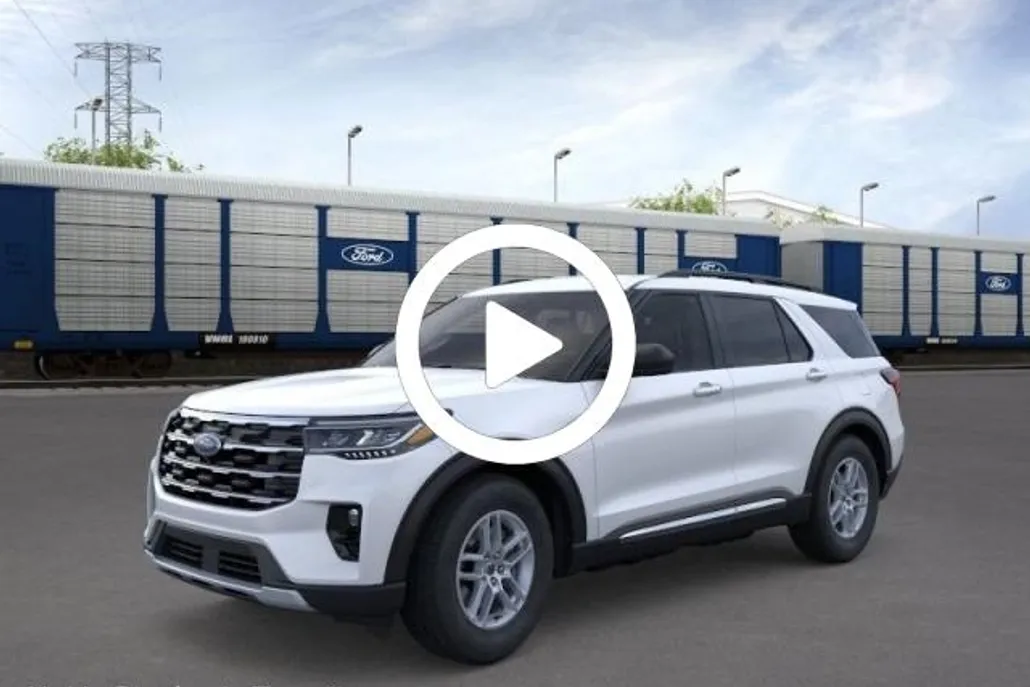 2025 Ford Explorer photo 1