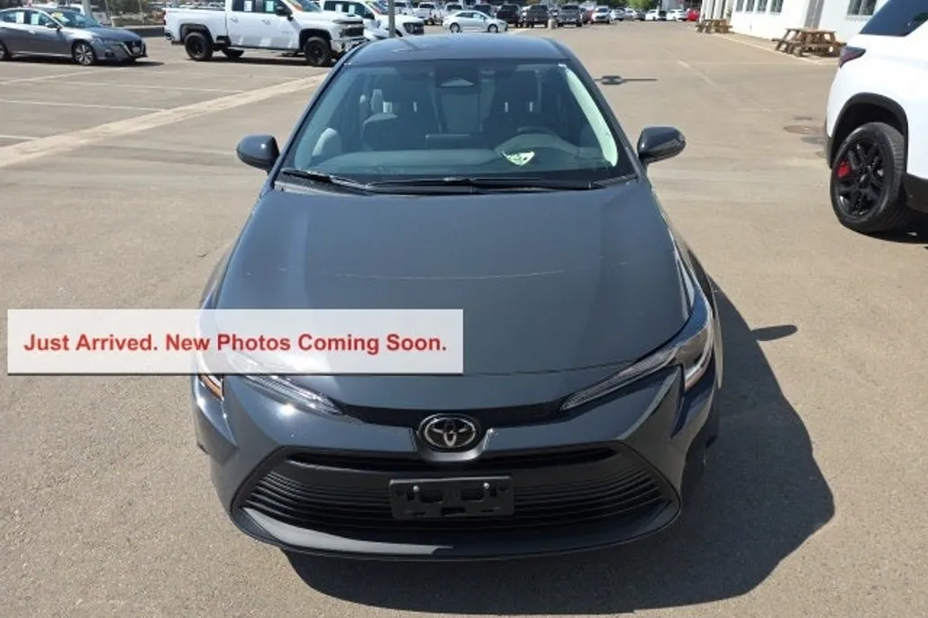 2025 Toyota Corolla LE photo 1