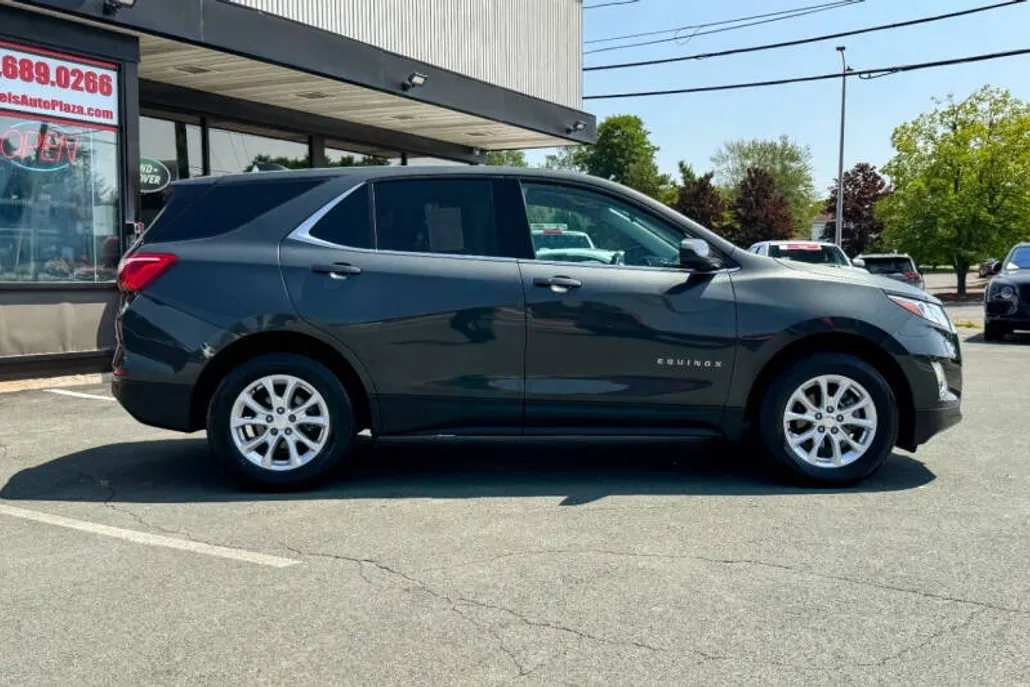 2020 Chevrolet Equinox LT photo 1