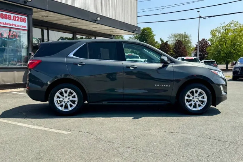 2020 Chevrolet Equinox LT photo 1