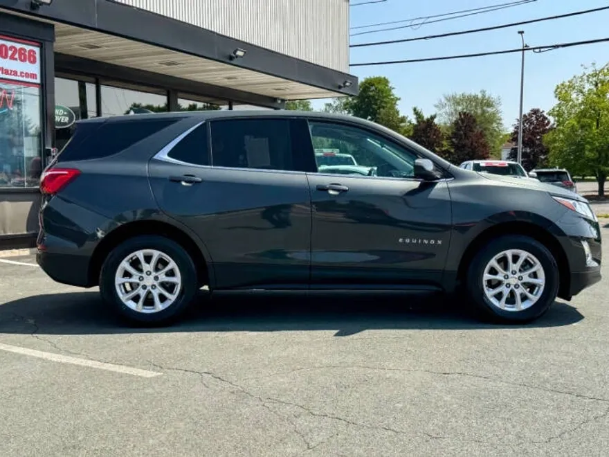 2020 Chevrolet Equinox LT photo 1