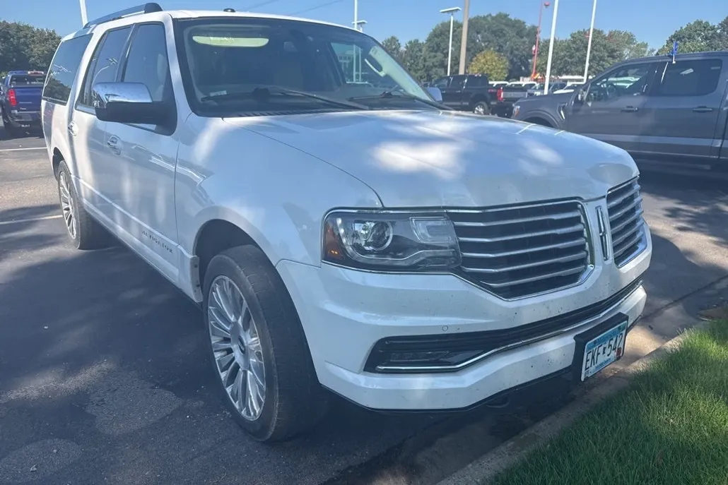 2015 Lincoln Navigator L Base photo 1
