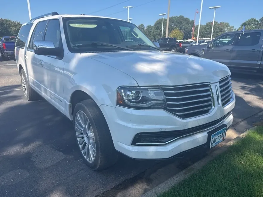 2015 Lincoln Navigator L Base photo 1