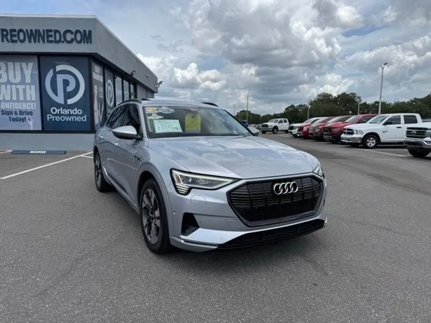 2022 Audi e-tron Premium photo 1