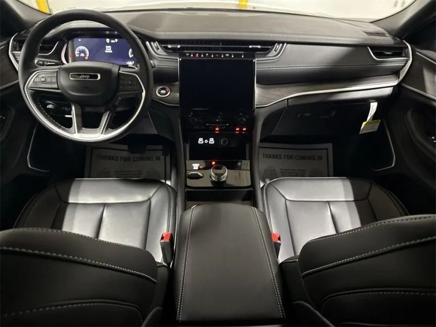 2025 Jeep Grand Cherokee Limited photo 1