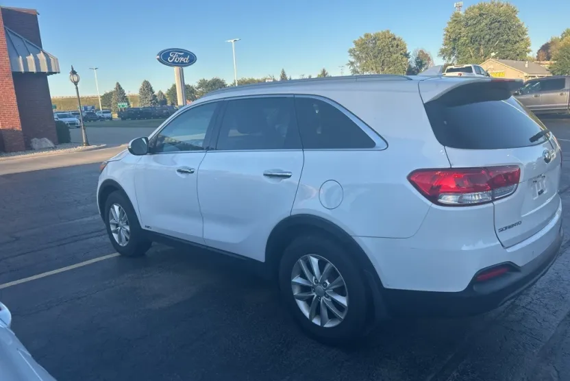 2016 Kia Sorento LX photo 1