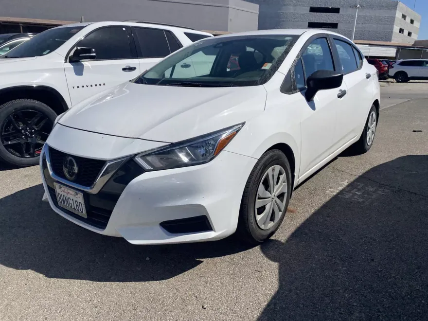 2021 Nissan Versa 1.6 S photo 1
