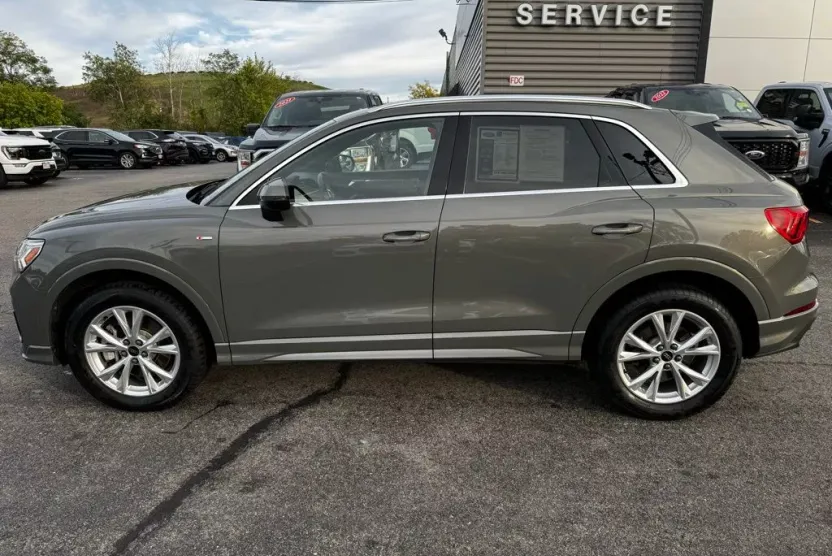 2023 Audi Q3 S line Premium photo 1