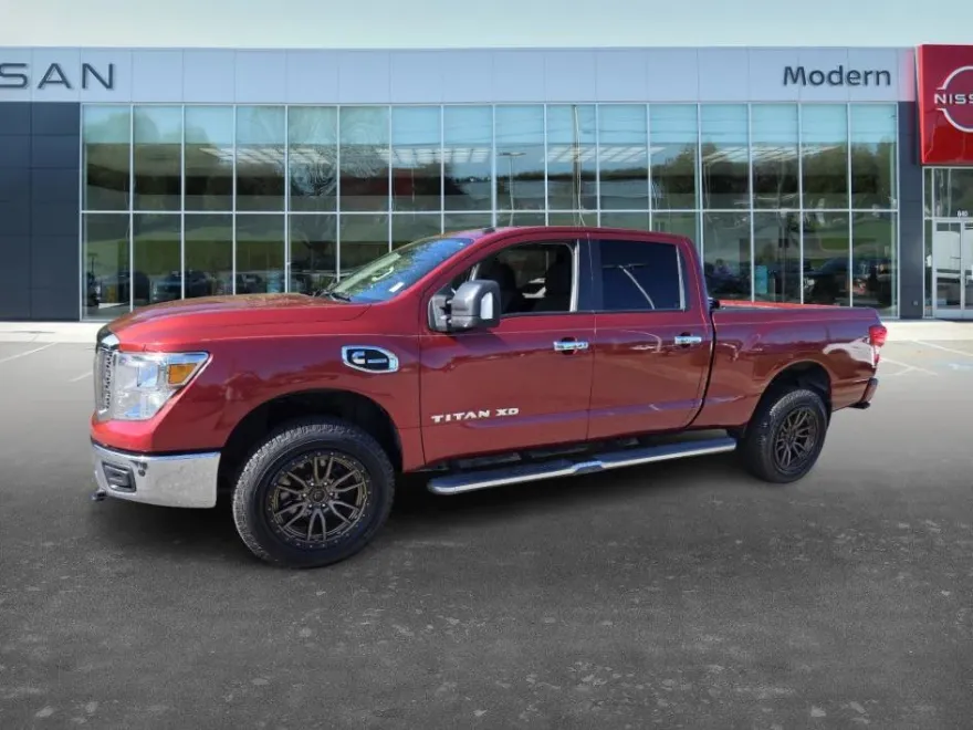 2019 Nissan Titan SV photo 1
