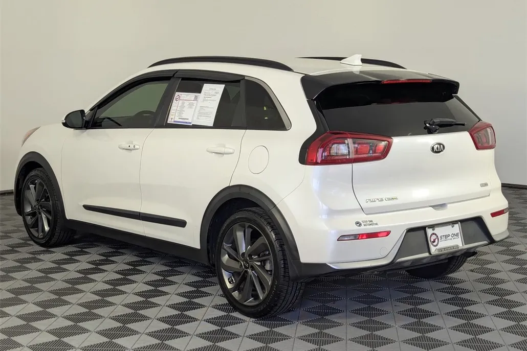 2017 Kia Niro EX photo 1