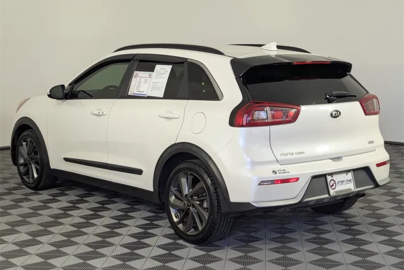 2017 Kia Niro EX photo 1