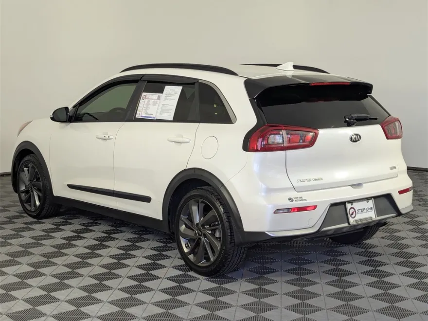 2017 Kia Niro EX photo 1
