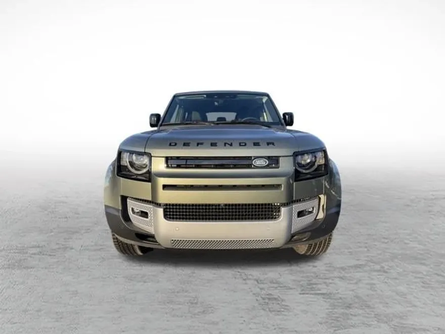 2025 Land Rover Defender 110 S photo 2