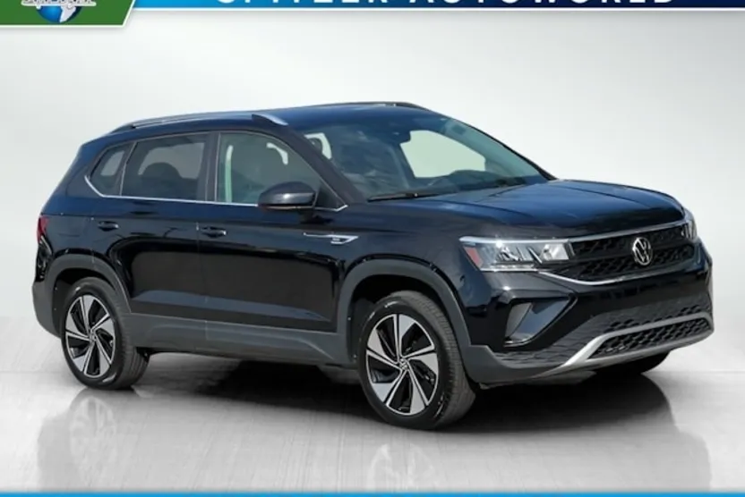 2024 Volkswagen Taos SE photo 1