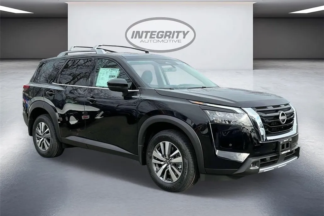 2025 Nissan Pathfinder SL photo 1