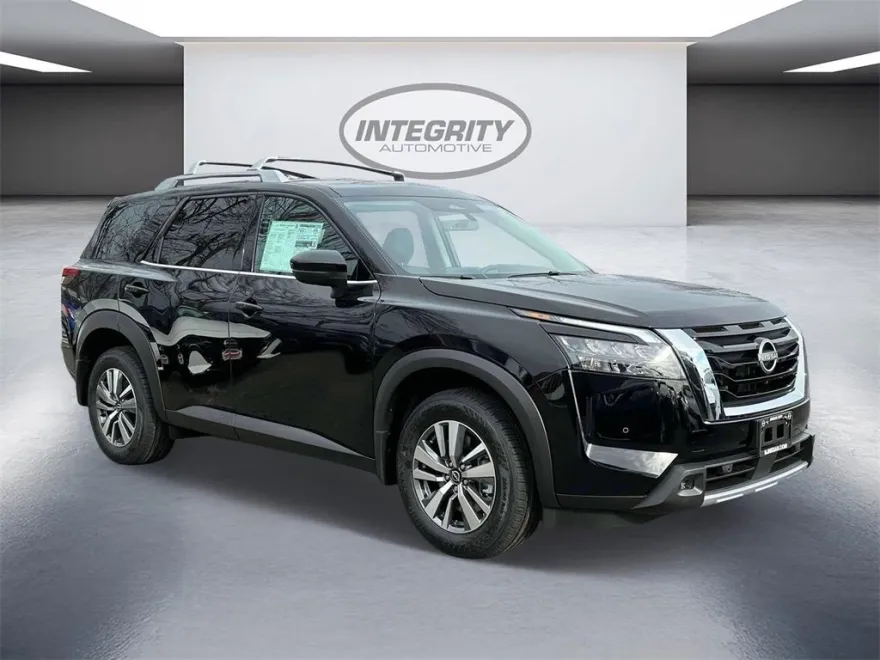 2025 Nissan Pathfinder SL photo 1