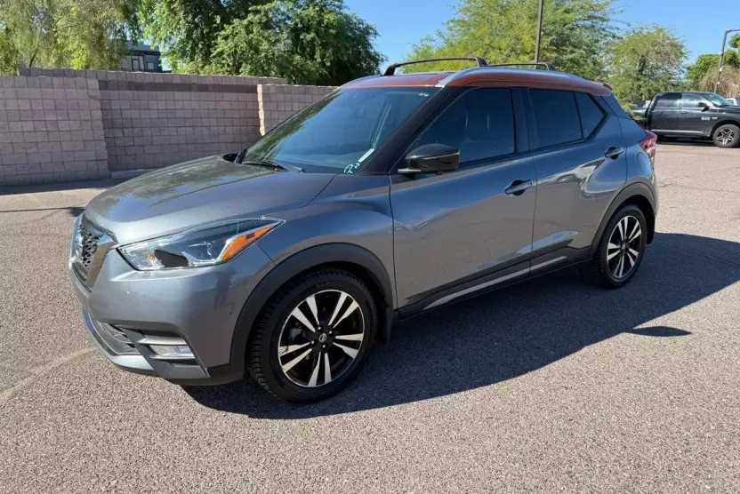2020 Nissan Kicks SR photo 1