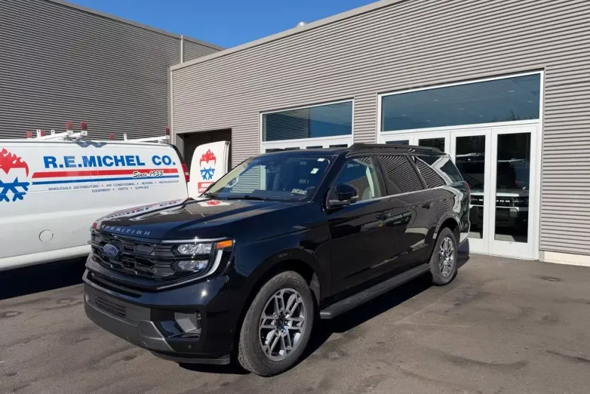 2025 Ford Expedition MAX photo 1