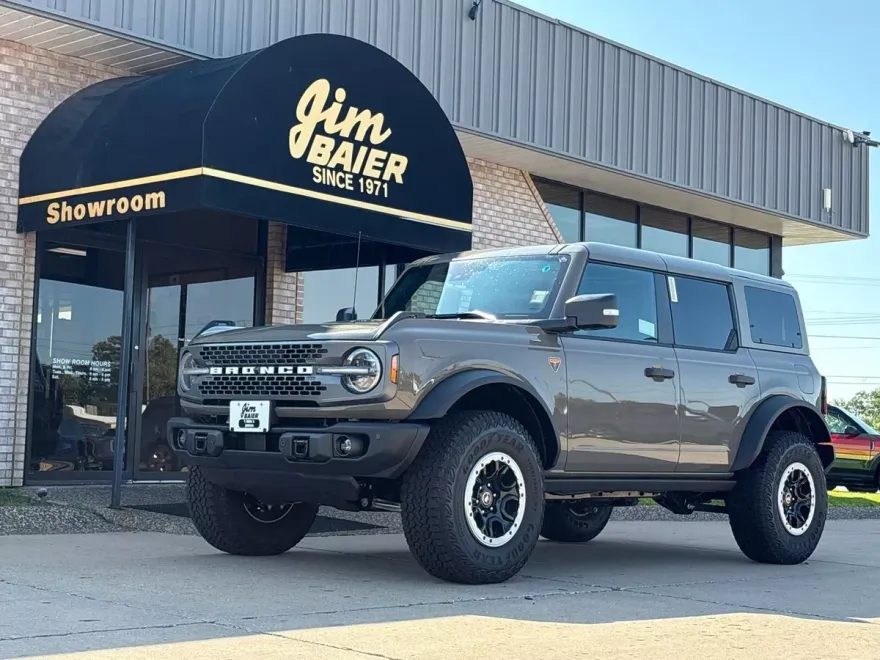 2025 Ford Bronco Badlands photo 1