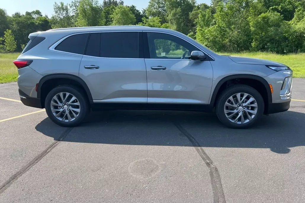 2025 Buick Enclave Preferred photo 1