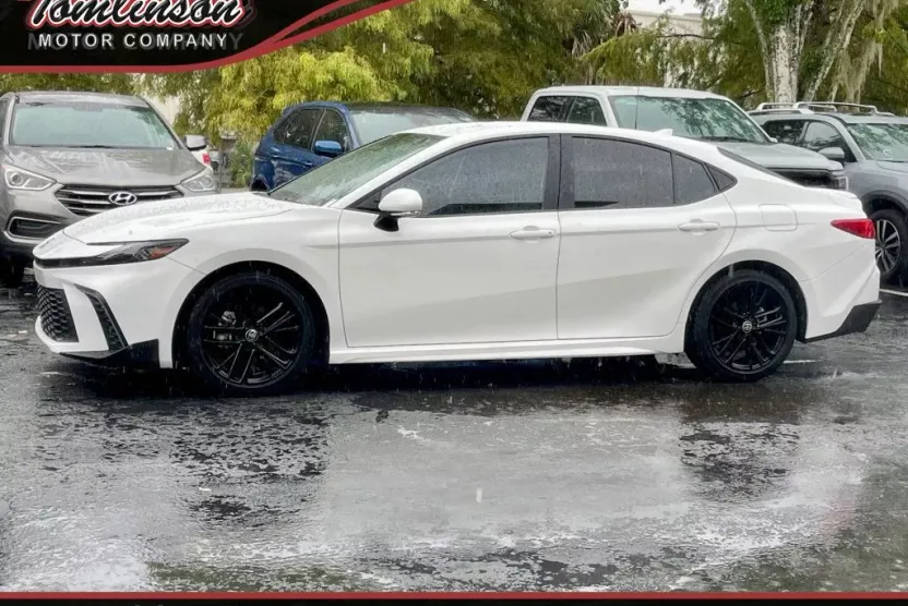 2025 Toyota Camry LE photo 1