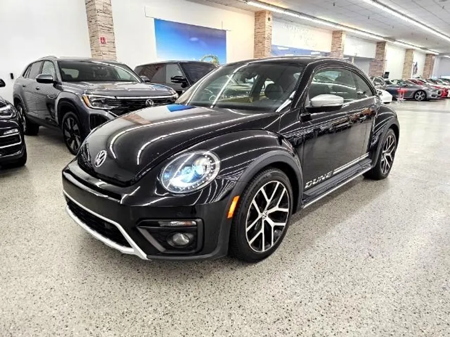 2016 Volkswagen Beetle 1.8T Dune photo 1