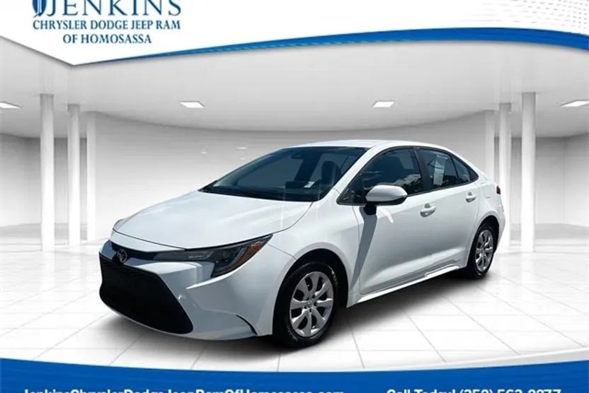 2022 Toyota Corolla LE photo 1