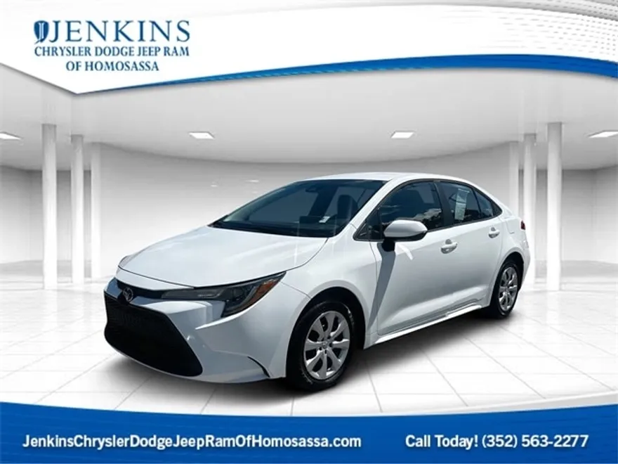 2022 Toyota Corolla LE photo 1