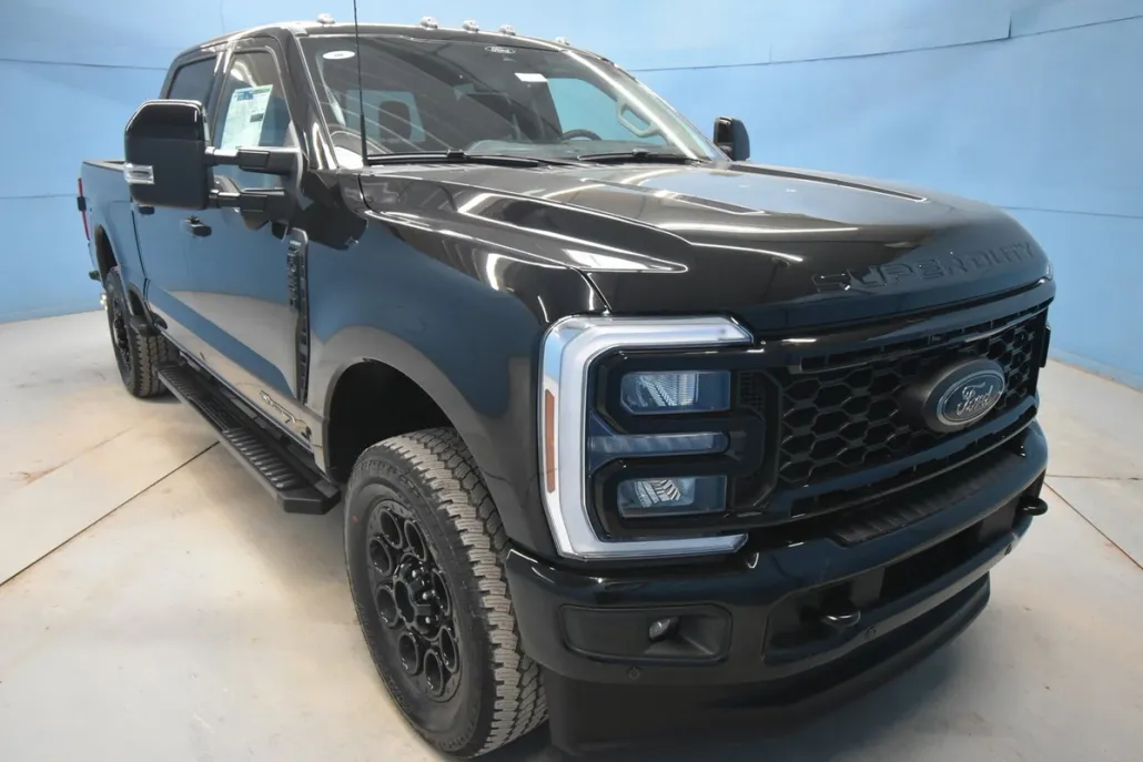 2025 Ford F-250 Lariat photo 1