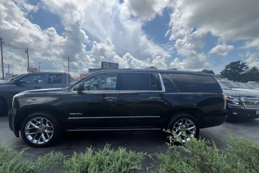 2019 Gmc Yukon XL Denali photo 1