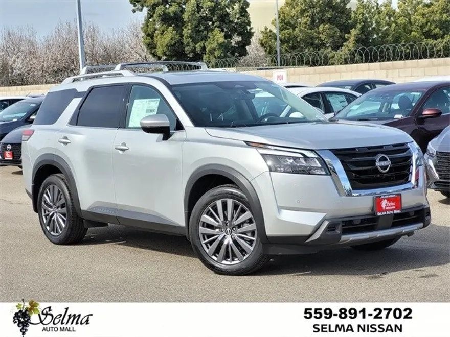 2025 Nissan Pathfinder SL photo 1