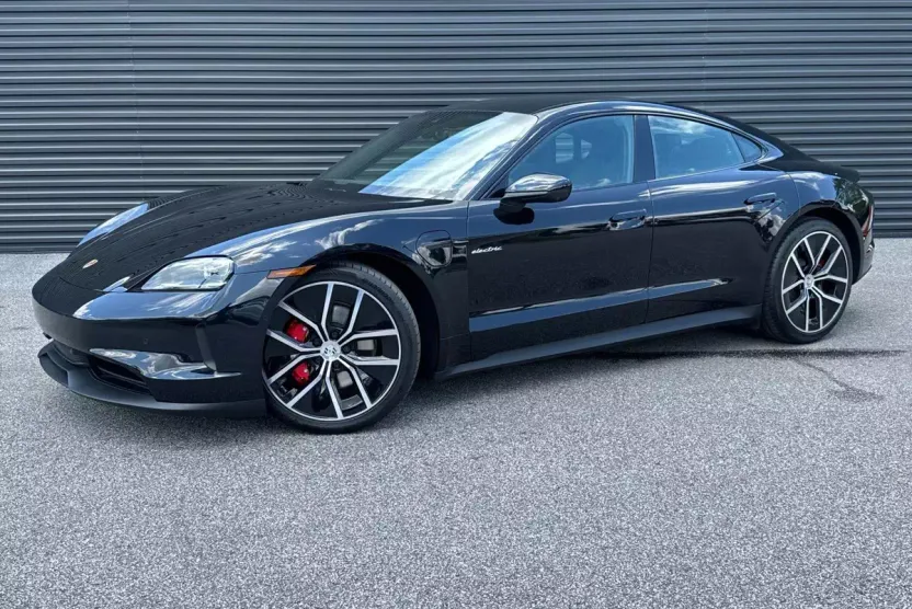 2025 Porsche Taycan 4S photo 1