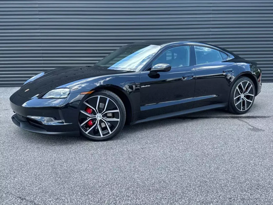 2025 Porsche Taycan 4S photo 1