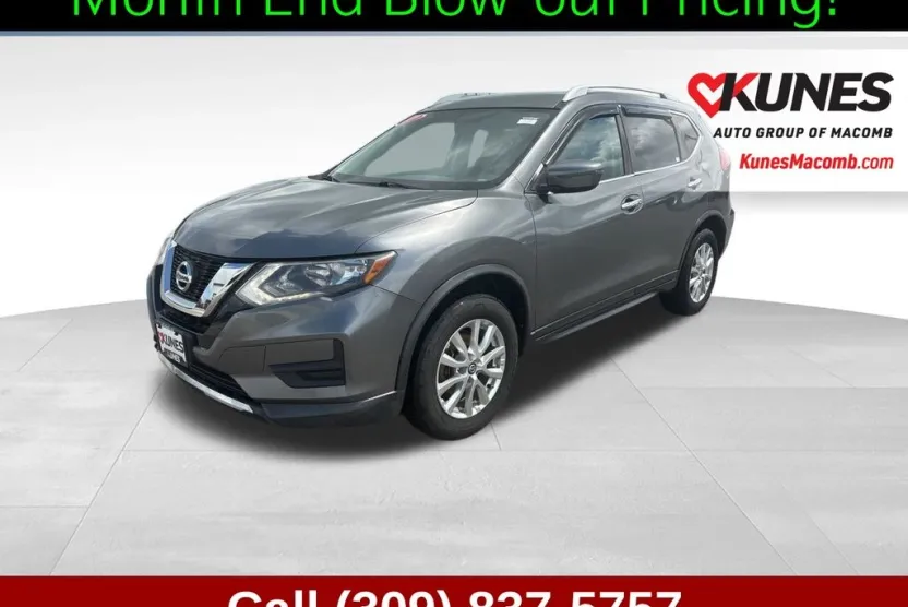 2017 Nissan Rogue SV photo 1