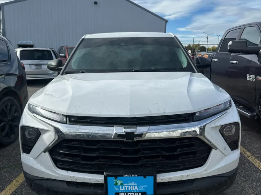 2024 Chevrolet Trailblazer LS photo 1
