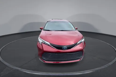 2022 Toyota Sienna LE photo 3