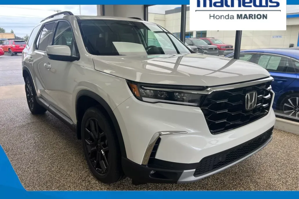 2025 Honda Pilot Touring photo 1
