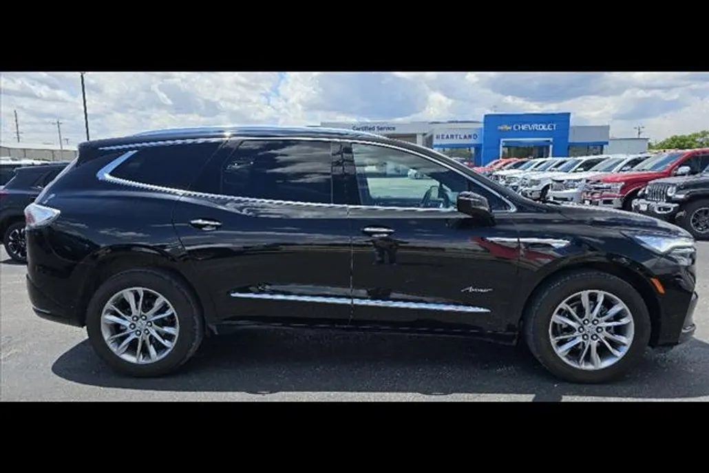 2024 Buick Enclave Avenir photo 1