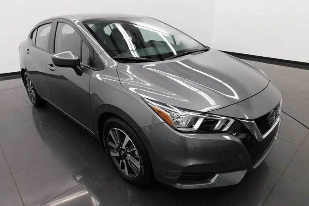 2022 Nissan Versa SV photo 1