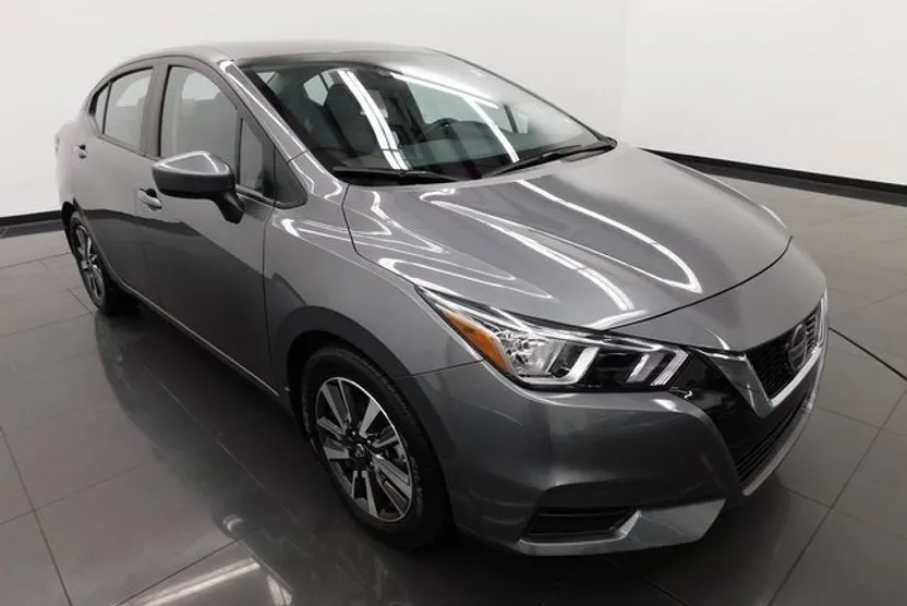 2022 Nissan Versa SV photo 1
